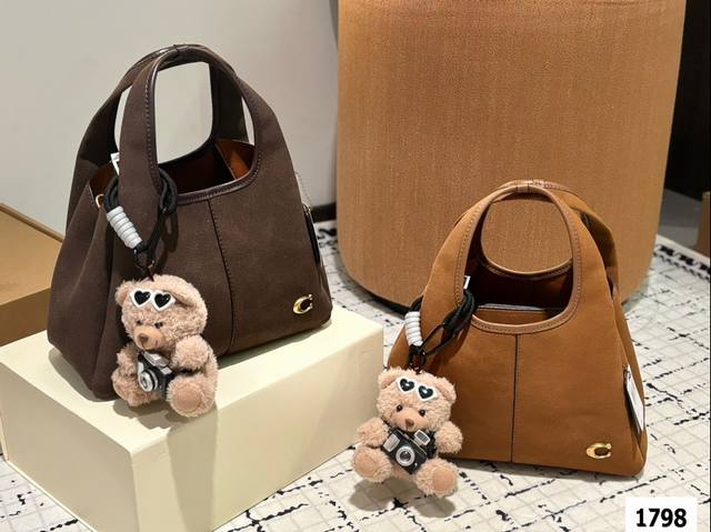 礼盒包装 Coach新款lana菜篮子 上身真的巨百搭啊！手提斜挎都合适舒适性满分整个包身仅有简约的金属小c标志简约又低调整身鹅卵石一整个爱住了馆皮超级耐造 尺