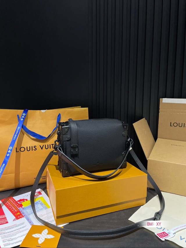 配折叠礼盒 Lv秀款 Side Trunk盒子谷爱凌同款 轻便 时髦 好用 配色经典 还有黑牛仔 酷酷哒 尺寸：23*17