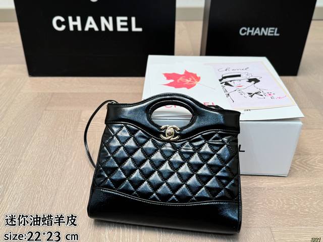 迷你 配盒 油蜡羊皮 Size：22*23 Cm 小香家 23A值得入手的 可可爱爱的横版31 Chanel又又又复刻了 新款31Bag出了minisize 这