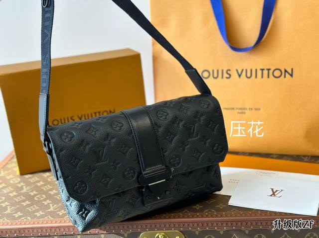 压花 黑花 黑武士邮差包推荐｜Lvs Cape黑花上身展示款lv新款上市啦monogram系列 黑花 S-Cape 男士邮差包 磁吸开合，特别方便实用165以上