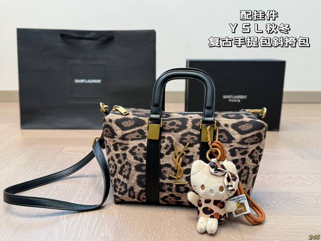 配挂件 圣罗兰ysl手提包斜挎包 极简主义最爱很正的复古感 空间的话日常出行完全无压力 尺寸22 14 配挂件 圣罗兰ysl手提包斜挎包 极简主义最爱很正的复古感 空间的话日常出行完全无压力 尺寸22 14