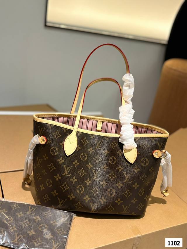 礼盒包装 Lv Neverfull 购物袋!入门级的款式哦!绝对的终身款!此物经典不言而喻!街拍和实用都是非常nb的选择!大家拿到后可以感受下,皮质颗粒之间空袭 礼盒包装 Lv Neverfull 购物袋!入门级的款式哦!绝对的终身款!此物经典不言而喻!街拍和实用都是非常nb的选择!大家拿到后可以感受下,皮质颗粒之间空袭