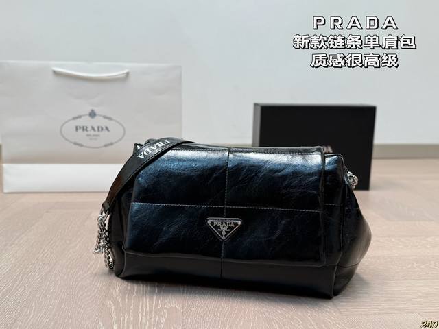 普拉达prada 链条单肩包质感很高级 容量超级大也很耐用 日常出街背它回头率百分百 就是这种随性慵懒感 尺寸29 19