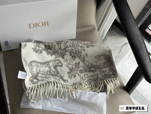 羊绒 配盒 原单羊绒围巾 Size：200*40Cm 小香家 双面围巾 披肩 围巾手感柔软 保暖效果非常好 很有腔调yyds