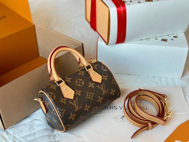 配盒 Size：16*10Cm L家 Ss Speedy Nano 代购渠道 台湾客定老花+五金+黄皮 肩带可以拆卸和调节长短哦！