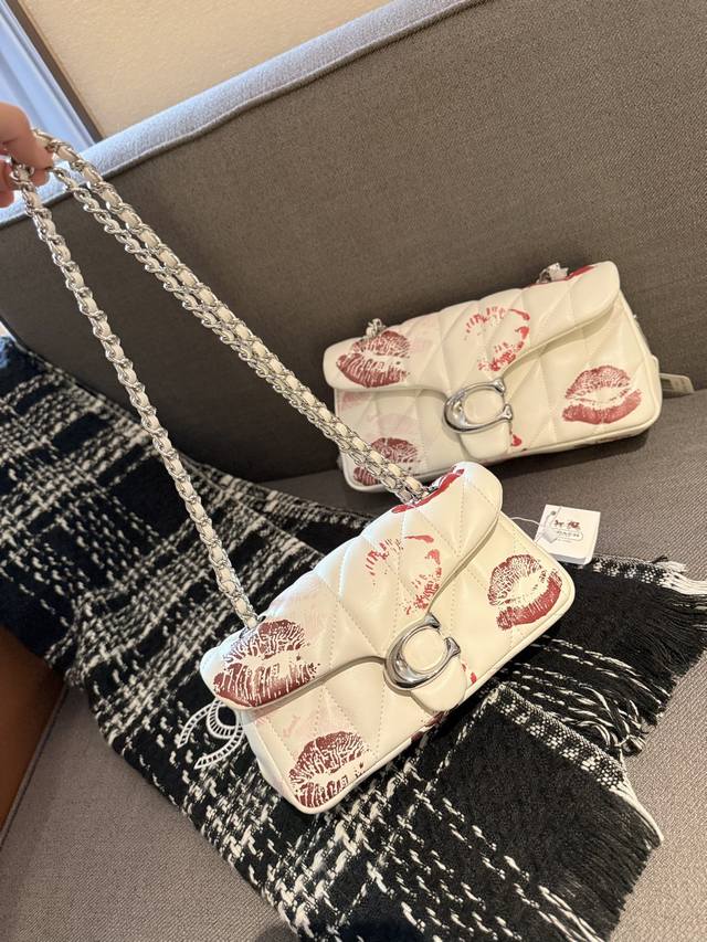 折叠礼盒包装 蔻驰 酒神链条包 舒适与精致并存 简洁大方 却又不失小心机 轻松朾造优雅通勤穿搭 尺寸20.11小25.14大