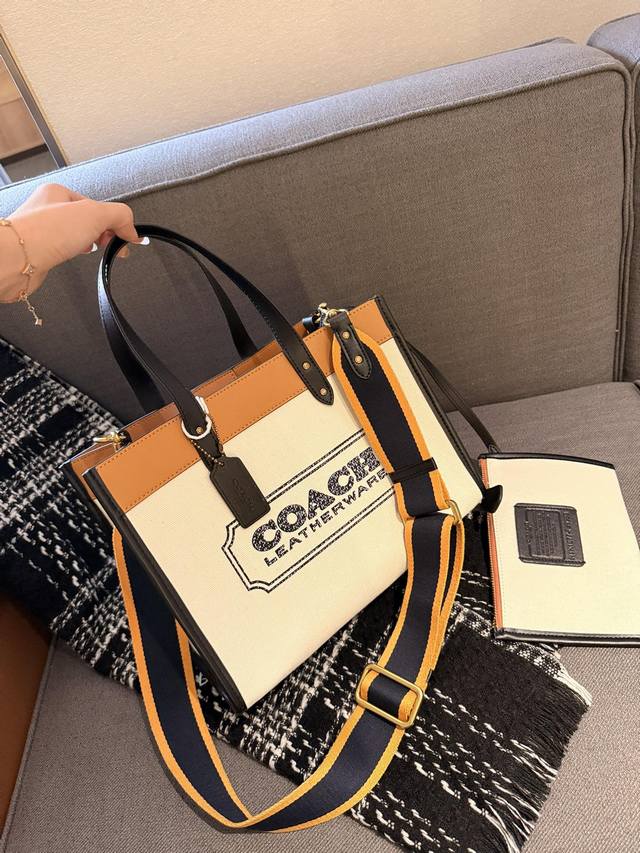 折叠礼盒包装 Coach 蔻驰 新配色 Dempsey Tote 购物袋.原版皮.这是什么神仙配色？毫无抵抗力.单肩手提都可以.容量超级大. 耐磨耐脏.砖柜一比