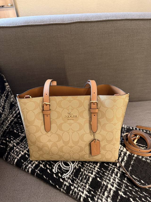 五条肩带 折叠礼盒包装 蔻驰 Mollie托特包 质感爆棚的美 上身真的太太太有质感啦 日常逛街不要太吸晴 尺寸25.21