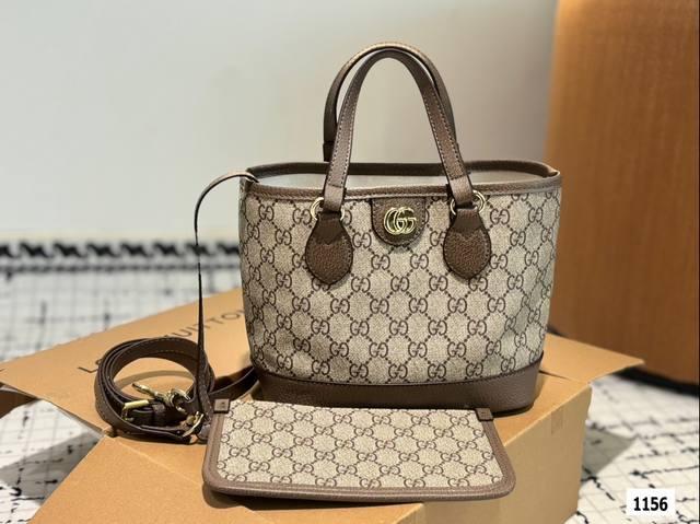 礼盒 酷奇托特包 大小适中 容量感人 休闲正装皆可轻松驾驭 尺寸:21 18 礼盒 酷奇托特包 大小适中 容量感人 休闲正装皆可轻松驾驭 尺寸:21 18