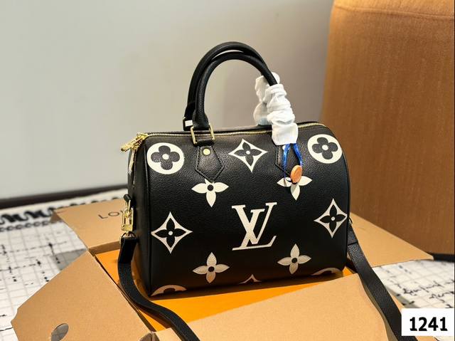 Lv Speedy 25Cm枕头包 无论版型 内里和专柜毫无差别 真正原版复刻 内里可拆卸 火遍全球的爆款机场大包 机车女神包 明星同款 贵气而充满活力的品牌设