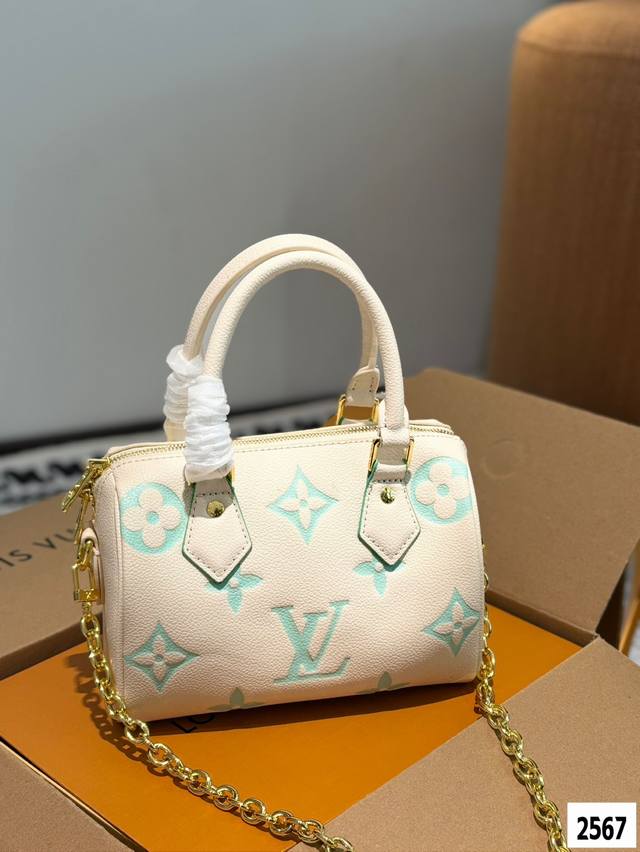 礼盒。Lv新款枕头包 新款哦!手提单肩斜挎款式 超级无敌好质量 宝宝们抓紧来订哈 超级好的版本~版型经典不过时 一直深受洋气美妞们喜欢!尺寸:20 14 礼盒。Lv新款枕头包 新款哦!手提单肩斜挎款式 超级无敌好质量 宝宝们抓紧来订哈 超级好的版本~版型经典不过时 一直深受洋气美妞们喜欢!尺寸:20 14