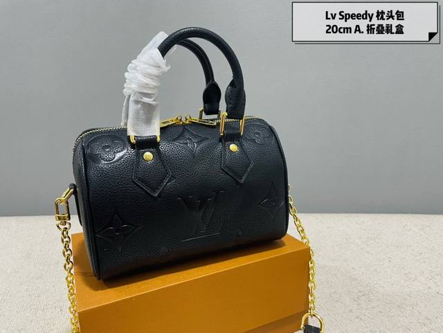 折叠礼盒包装 Lv压花speedy 20尺寸完美，上身真香 拿到实物开箱后。我想说见到的实物比照片里好看，并且肩带可以拆卸，包尺寸20*13*12Cm,对一个1