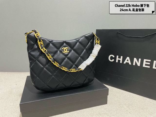 礼盒包装 Chanel 22K Hobo腋下包新一季的包包又一大爆款很复古很vintage一眼就爱上了黑金hobo小号腋下包太可爱了肩带全双c设计太精致而且还有