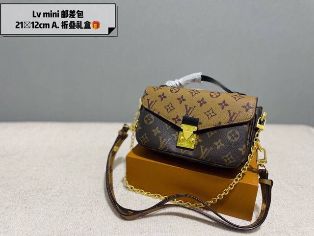 折叠礼盒 Lv 新款邮差包老花手提单肩斜挎包,优雅低调的外形设计和宽敞的包身更加入了实用性,Lv闪亮的纯钢金色五金配件- 可调节肩带,配有树糕皮的肩垫,拉链闭合 折叠礼盒 Lv 新款邮差包老花手提单肩斜挎包,优雅低调的外形设计和宽敞的包身更加入了实用性,Lv闪亮的纯钢金色五金配件- 可调节肩带,配有树糕皮的肩垫,拉链闭合