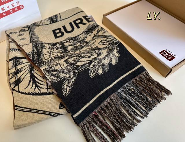 配盒飞机盒纸袋 Size:180×65 Burberry 格纹战马骑士双面围巾 冬季真的太适合戴围巾啦！ 百搭实用也做披肩， 不仅好看又可以保暖～ 还可以提升穿