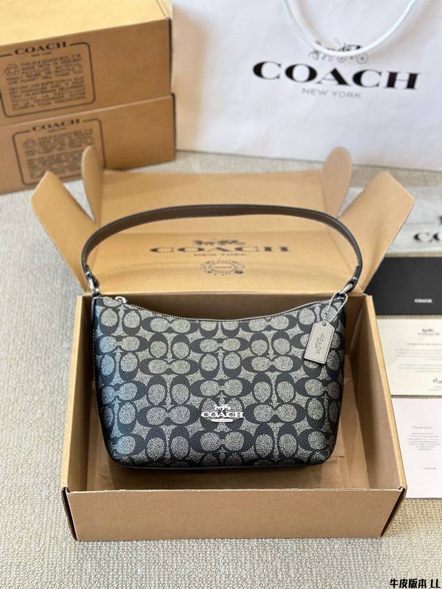 牛皮版本 Coach 11月新品 Zip Top 腋下斜挎女包 这个尺寸的包包，感觉大小也是很合适 有自带拉链设计，可手提腋下，十分方便 包包自带闪光效果，亮亮