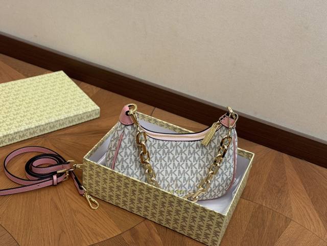 配礼盒 Size：23*18Cm Mk 新品 你会发现它越看越好看！ 实用型 容量大