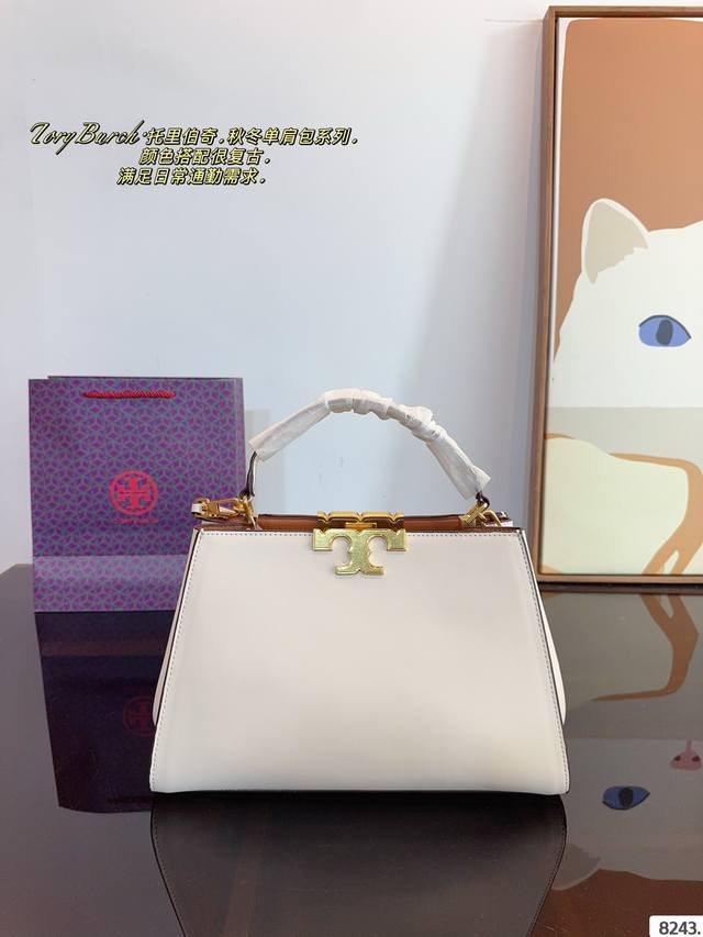 托里伯奇tb 托特包 质感很高级 容量超级大也很耐用 日常出街背它回头率百分百 就是这种随性慵懒感尺寸:32*10*21Cm 托里伯奇tb 托特包 质感很高级 容量超级大也很耐用 日常出街背它回头率百分百 就是这种随性慵懒感尺寸:32*10*21Cm