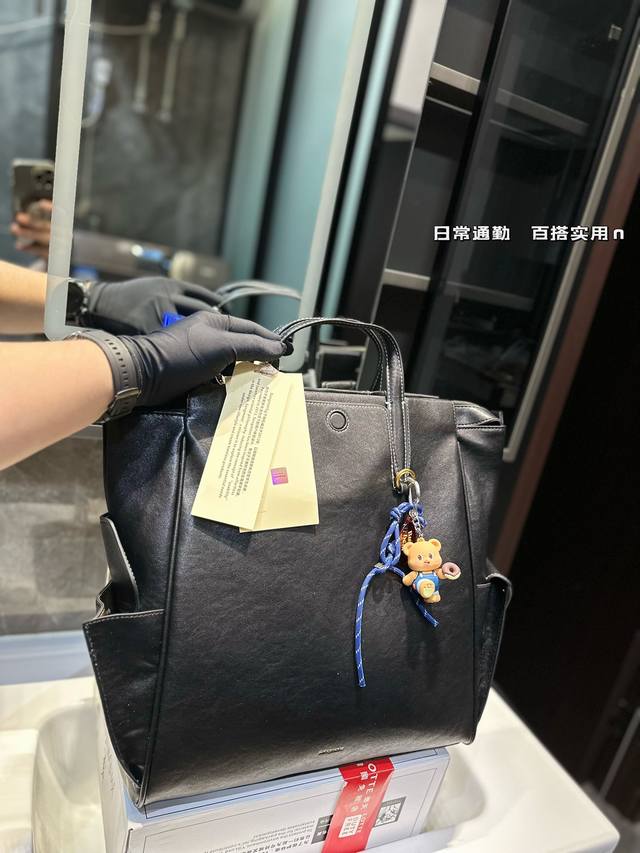 背上喜欢的包去旅行 Songmont 山行包我爱了 解锁多种背法 一只包带给我不同的时尚 尺寸35 38Cm