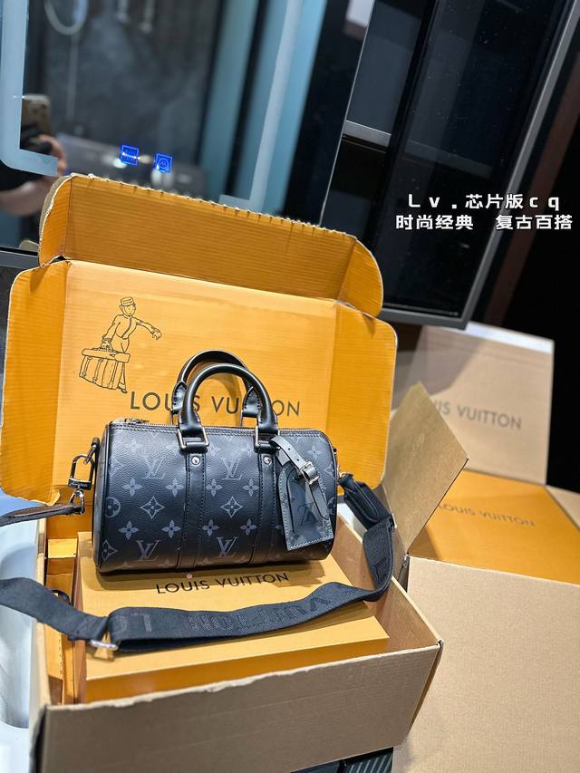 Lvkeepall枕头包 新款 手提 斜挎 尺寸25Cm 男女通用哦