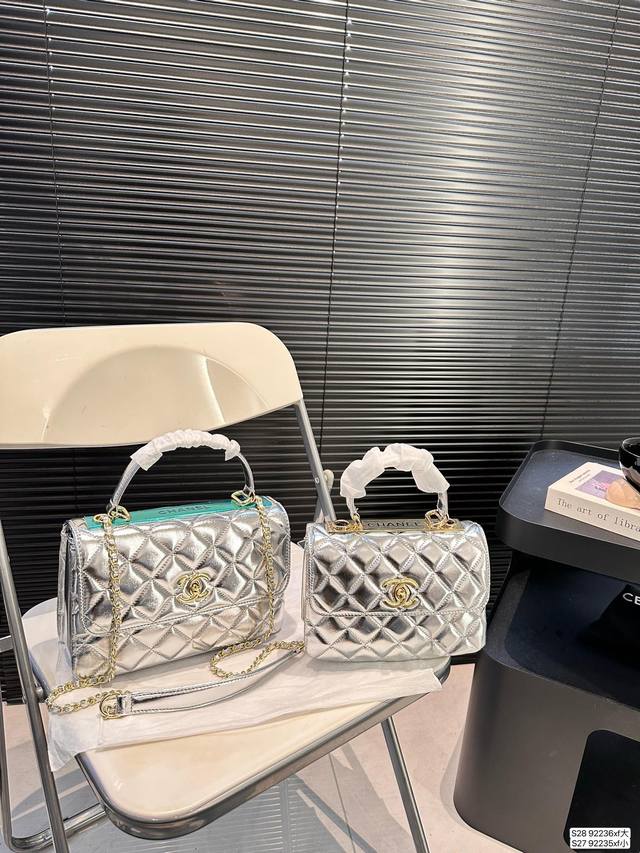 大号 小号 配折叠盒子 香奈儿包包ltrendycc一眼万年 结合了cf的优雅和handel的干练trendy真的是太好看了吧.... 小羊皮 提到小羊皮就能瞬