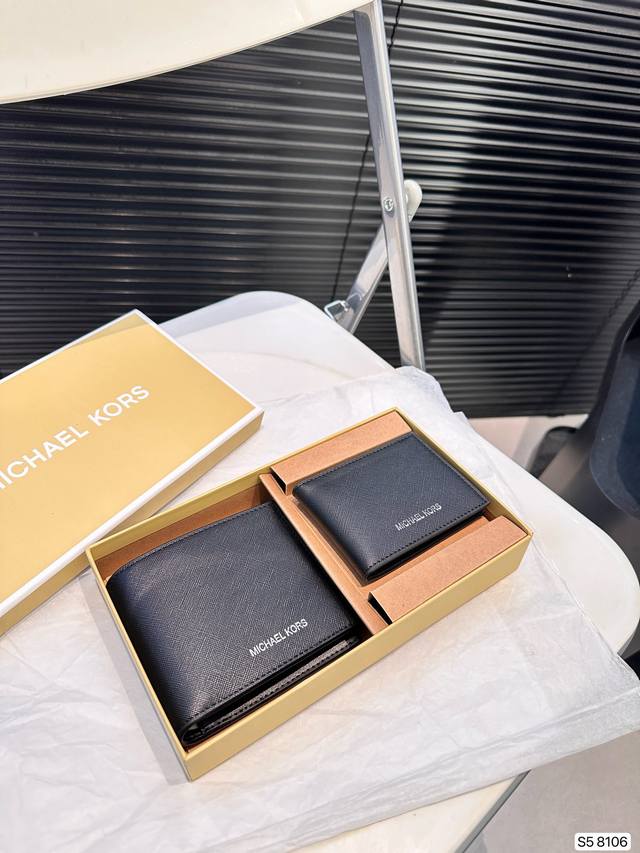 配盒子 Mk新款男士钱包礼盒钱包 男士钱包我一直喜欢的就是mk 因为它的辨识度高而且做工值得信任。而且设计简约，真皮抗磨耐用，送朋友、男友 首选配礼盒尺寸11