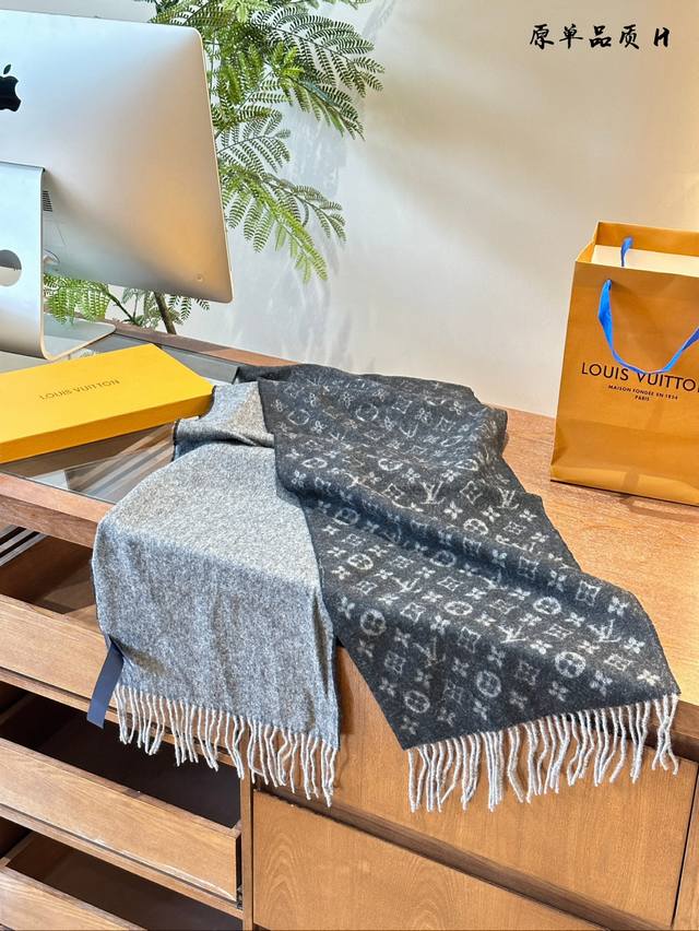 国现不用等哦 Lv男士羊毛+羊绒渐变围巾lv这条男士围巾手感超好，羊绒+羊毛混纺质地，灰黑色渐变，送男朋友很温暖很好看哟 现货不用等，春节送人美得很#Lv羊绒围