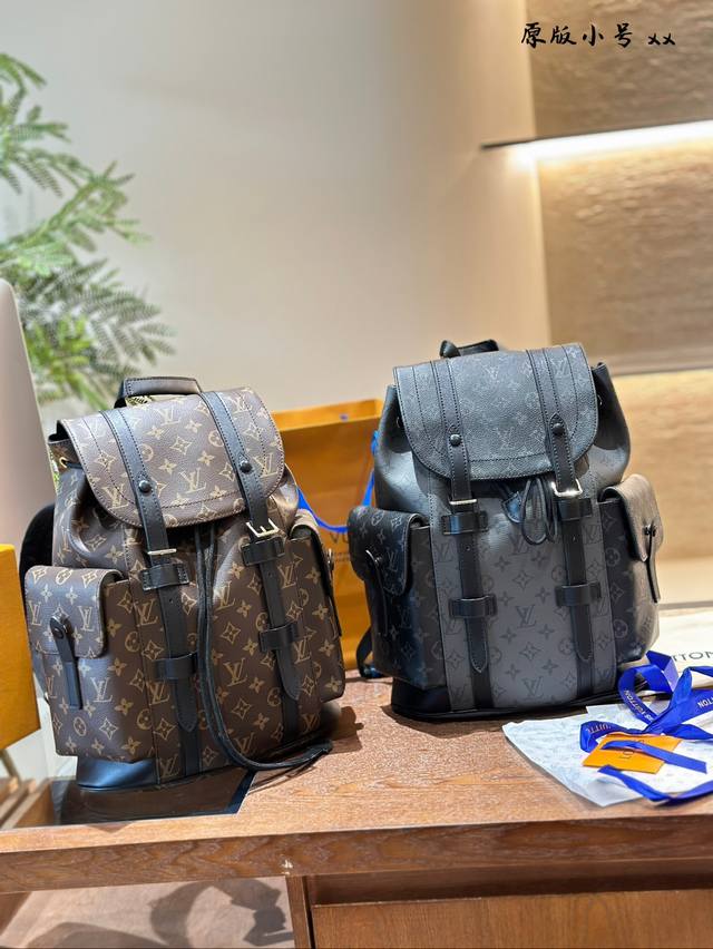 Lv登山包小号 Christopher小号双肩包系列m46331免检 尺寸:32*39*12Cm . 一款男女通用的双肩包，非常适合户外使用的日常包款，其富有吸