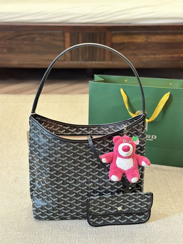 牛皮版本 配挂件 Goyard戈雅购物袋 配小包 王菲同款 购物袋 购物袋低调又耐看的大牌 非常玩味好凹造型 时髦人都应该入一个 尺寸：32 28 Cm