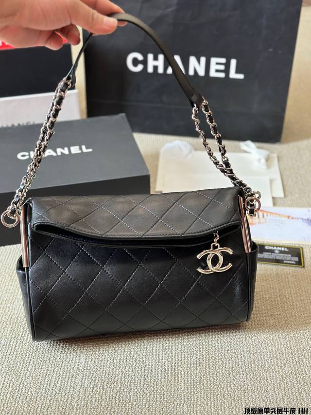 头层牛皮 Chanel 口盖包 慵懒随性又好背 上身满满的惊喜 高级慵懒又随性 彻底心动的一只 Size：小号30 28Cm 盒