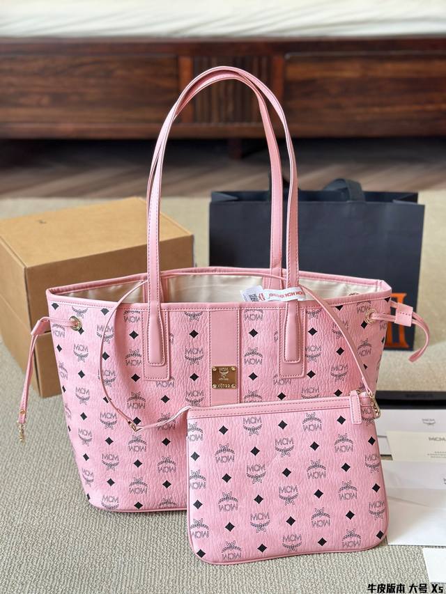 顶级原单 牛皮 大号 双面原版品质对比。Mcm购物袋两件套高端货包中包。小包可以单被 内容超大 物超所值。超千皮系列妈咪购物袋 原单货 高品质 特别实用的一款原