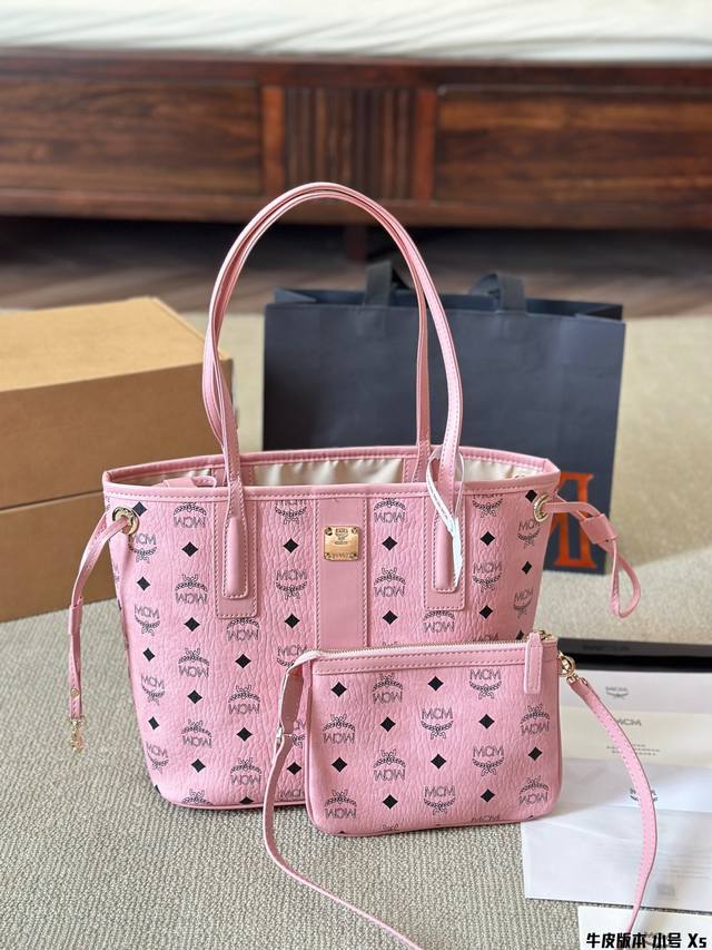 顶级原单 牛皮 小号 双面原版品质对比。Mcm购物袋两件套高端货包中包。小包可以单被 内容超大 物超所值。超千皮系列妈咪购物袋 原单货 高品质 特别实用的一款原