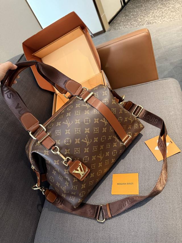 Lv路易威登新款中古购物袋 简约设计，浓浓的复古风情！ 手拎斜挎都很高级～ 随意搭配，时尚而实用的小众款式 尺寸32.16.22