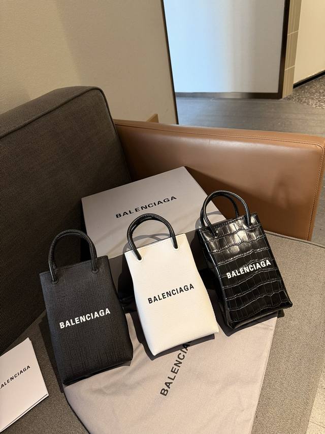 礼盒包装 巴黎世家手机包 时尚经典 休闲百搭 简约设计风格 可爱小姐姐必备 尺寸12.15