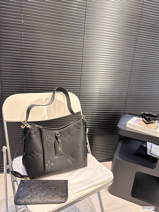 配折叠盒子 路易威登lv Carryall新款通勤包颜值实用 可斜挎、单肩。容量保证,是驴家通勤包款颜值担当 尺寸29 24 货号24771 配折叠盒子 路易威登lv Carryall新款通勤包颜值实用 可斜挎、单肩。容量保证,是驴家通勤包款颜值担当 尺寸29 24 货号24771