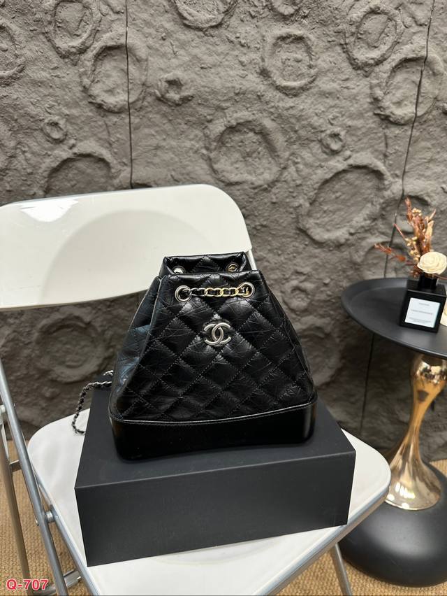 配折叠盒 尺寸22.19 香奈儿流浪双肩包 确认过眼神 是浓浓的小香风 实物真的小巧可爱 配折叠盒 尺寸22.19 香奈儿流浪双肩包 确认过眼神 是浓浓的小香风 实物真的小巧可爱