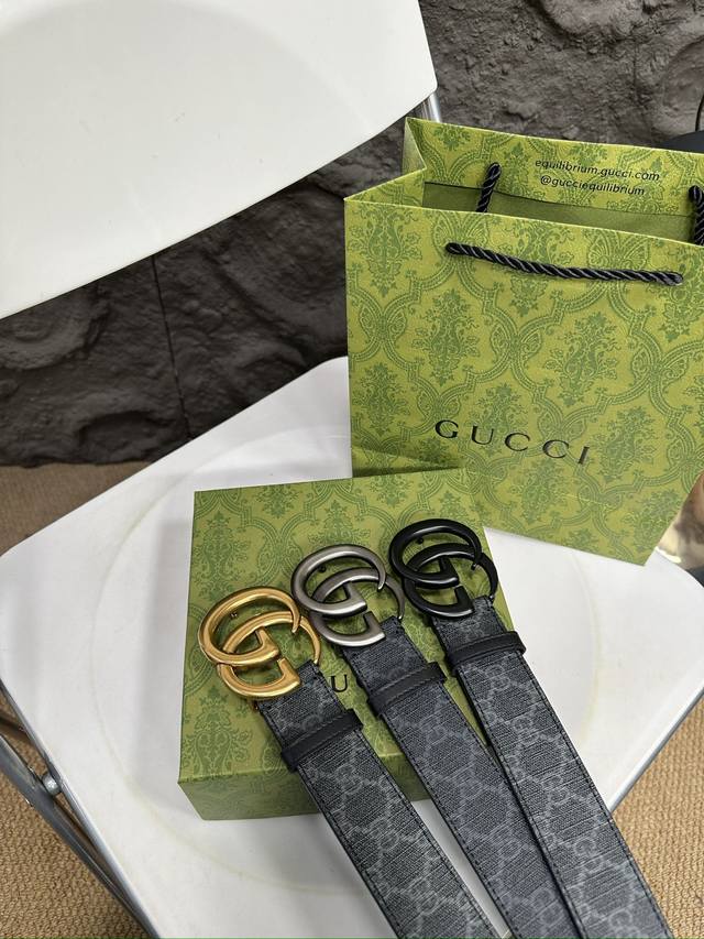 升级版 酷奇gucci！ ！高版本！ 腰带 嘿哈 原单牛皮皮带～热门款 皮带里面最火的啦～质量很好 全套包装！五金绝对不褪色 皮带头和专柜一样的哦～ 配礼盒手提