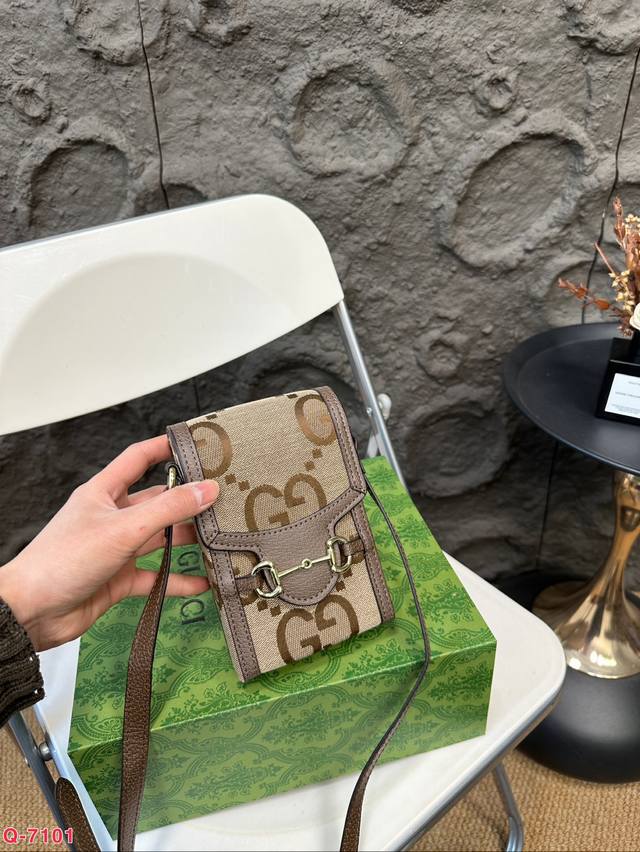 配折叠盒 酷奇手机包 Gucci 古奇 官网同步mini手机包 新品必备款 手拿 斜挎 单肩 原版皮质 质感超柔软 尺寸 11.17Cm