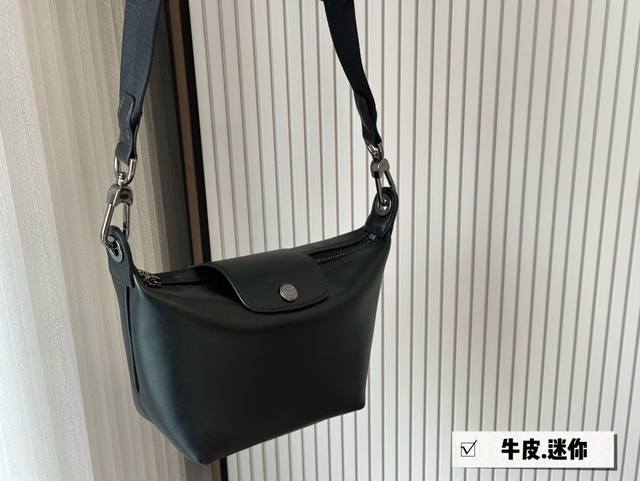 牛皮 Size：17*10Cm 经济又实用的包包选这个 珑骧 Longchamp 夏季可可爱爱斜挎包 容量感人！