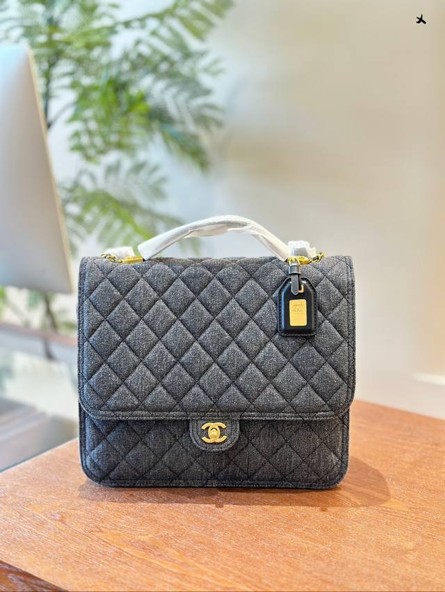 Chanel牛仔双肩背包 尺寸31 26Cm 无盒 Chanel牛仔双肩背包 尺寸31 26Cm 无盒