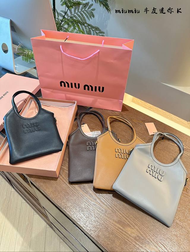 Miumiu女孩上线0%焦糖miniivy尊嘟太可爱啦谁能拒绝扑面而来的复古可爱呢 新款mini Ivy小巧精致官配斜挎肩带 逛街、约会或是粗去玩，都可完美搭配