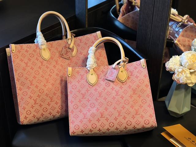 高品质lv 2024 早春新款 全新牛仔onthego妈咪袋 新款出炉 性价比之王这是一款超赞的包型,灵感来自于恶搞lv的街头品牌,曾经的曾经,Louis Vl 高品质lv 2024 早春新款 全新牛仔onthego妈咪袋 新款出炉 性价比之王这是一款超赞的包型,灵感来自于恶搞lv的街头品牌,曾经的曾经,Louis Vl