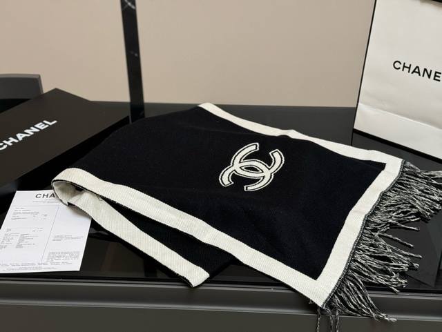 配盒礼品袋 Size：45*190Cm 降温啦！晚上真的需要一条围巾 香奈儿 王牌围巾 无敌好卖的一款 必须种草的第一条围巾