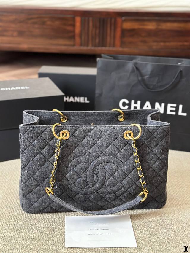 牛仔 Chanel 托特包 慵懒随性又好背 上身满满的惊喜 高级慵懒又随性 彻底心动的一只 Size：40 25Cm