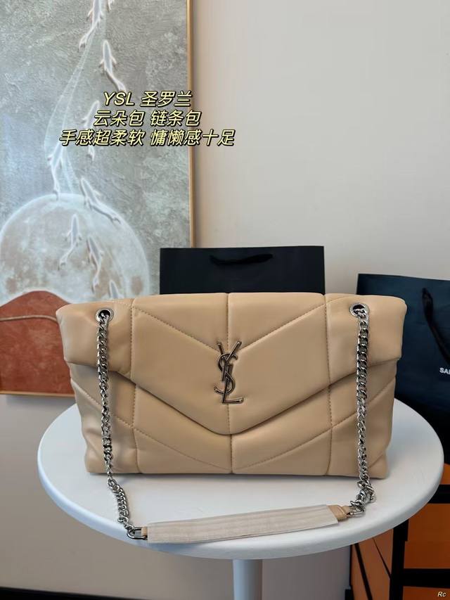 配盒 Ysl 圣罗兰 云朵包 链条包 今年超火爆的包包,柔软舒适胖乎乎的外形像拿着棉花糖,颜值很高的一款呀实用性满分+复古范十足怎么搭配都好看又百搭,还可以使用 配盒 Ysl 圣罗兰 云朵包 链条包 今年超火爆的包包,柔软舒适胖乎乎的外形像拿着棉花糖,颜值很高的一款呀实用性满分+复古范十足怎么搭配都好看又百搭,还可以使用