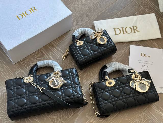 Dior Lady新品长款 羊皮 全套包装 迪奥全新d-Joy强势回归，大爆款的节奏心，包包自带两条肩带，多种背法，上身又美又飒，经典的菱格设计，搭配柔软的羊皮
