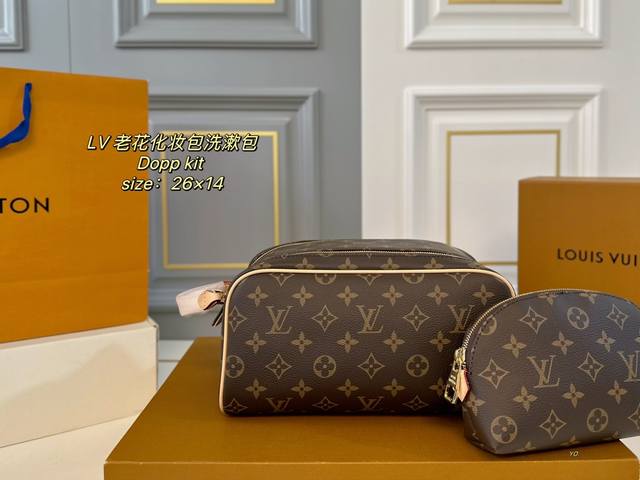 折叠盒 Size:26×14 Lv路易威登新款老花dopp Kit化妆包洗簌包 配小包设计,双拉链手袋~ 可以轻松收纳一切瓶瓶罐罐 每个女人必不可少的化妆包 折叠盒 Size:26×14 Lv路易威登新款老花dopp Kit化妆包洗簌包 配小包设计,双拉链手袋~ 可以轻松收纳一切瓶瓶罐罐 每个女人必不可少的化妆包
