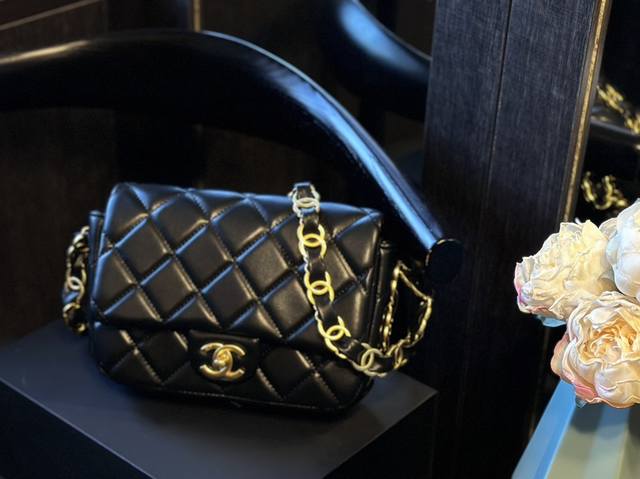 折叠礼盒 Chanel新品腋下包hobo 牛皮质地 时装 休闲 不挑衣服g！ 尺寸22*14Cm