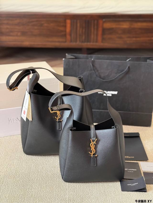 牛皮版本 Ysl Hobo腋下 水桶包 Ysi家当之无愧的入门经典款 超级耐燥这个皮质真的是我最爱的皮质之一不怕刮牛皮的纹理也有质感 相比金链我更喜欢链非常耐看