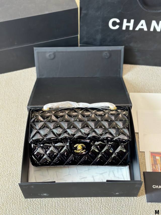 漆皮 Cfchane*-Cf经典之最 四季必备的原单系列“女神包”名媛超爱时尚宠儿 拥有超久历史 女人们的挚爱法宝 简约优雅凸显气质 不论单肩手提斜挎都展示其特